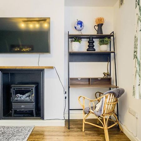 Low Rate For A 4-Bedroom House In Coventry With Free Unlimited Wi-Fi 2 Car Parking 53 Qmc Екстер'єр фото