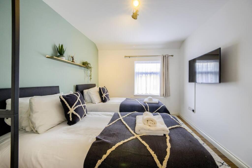 Low Rate For A 4-Bedroom House In Coventry With Free Unlimited Wi-Fi 2 Car Parking 53 Qmc Екстер'єр фото