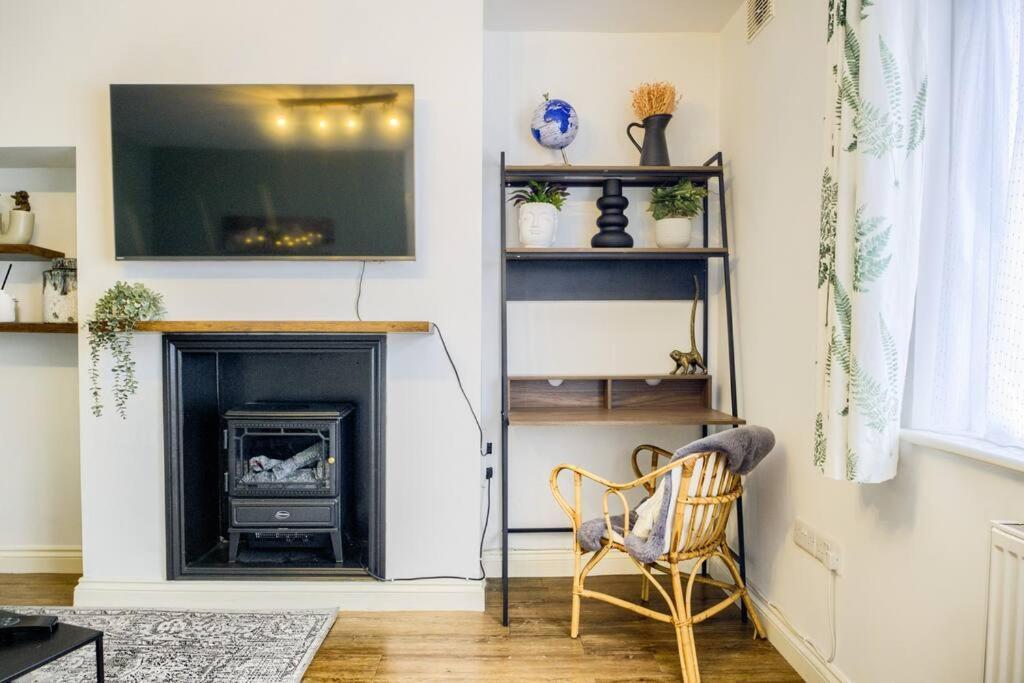 Low Rate For A 4-Bedroom House In Coventry With Free Unlimited Wi-Fi 2 Car Parking 53 Qmc Екстер'єр фото