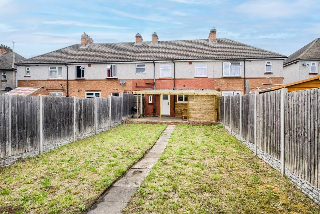 Low Rate For A 4-Bedroom House In Coventry With Free Unlimited Wi-Fi 2 Car Parking 53 Qmc Екстер'єр фото