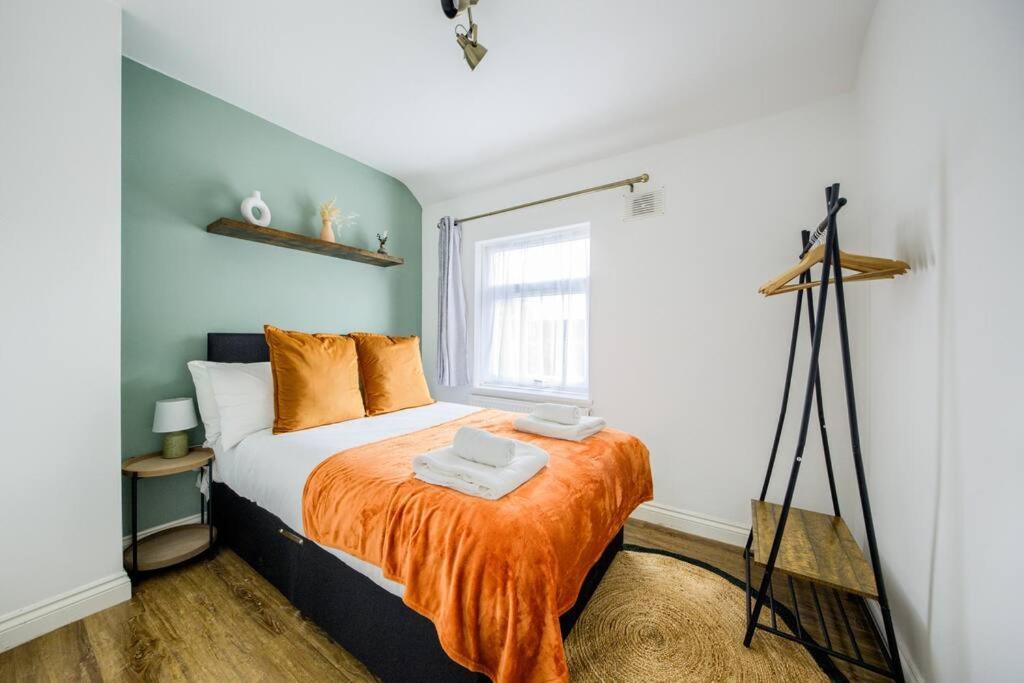 Low Rate For A 4-Bedroom House In Coventry With Free Unlimited Wi-Fi 2 Car Parking 53 Qmc Екстер'єр фото
