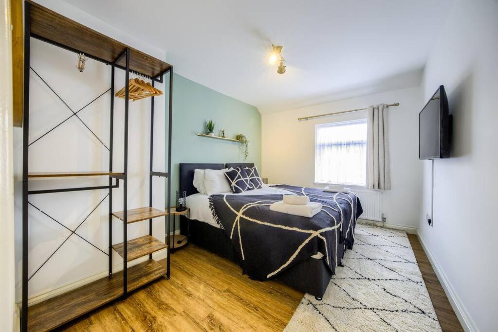 Low Rate For A 4-Bedroom House In Coventry With Free Unlimited Wi-Fi 2 Car Parking 53 Qmc Екстер'єр фото
