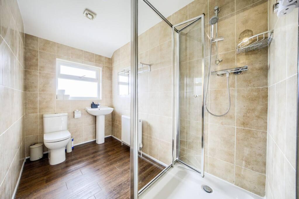 Low Rate For A 4-Bedroom House In Coventry With Free Unlimited Wi-Fi 2 Car Parking 53 Qmc Екстер'єр фото