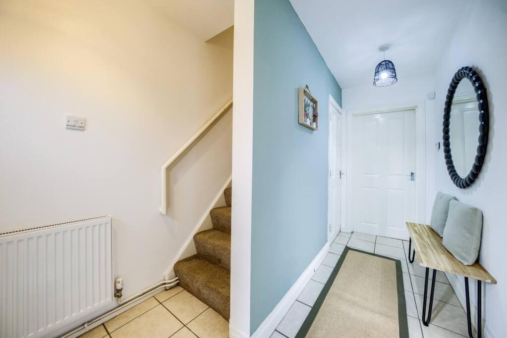 Low Rate For A 4-Bedroom House In Coventry With Free Unlimited Wi-Fi 2 Car Parking 53 Qmc Екстер'єр фото