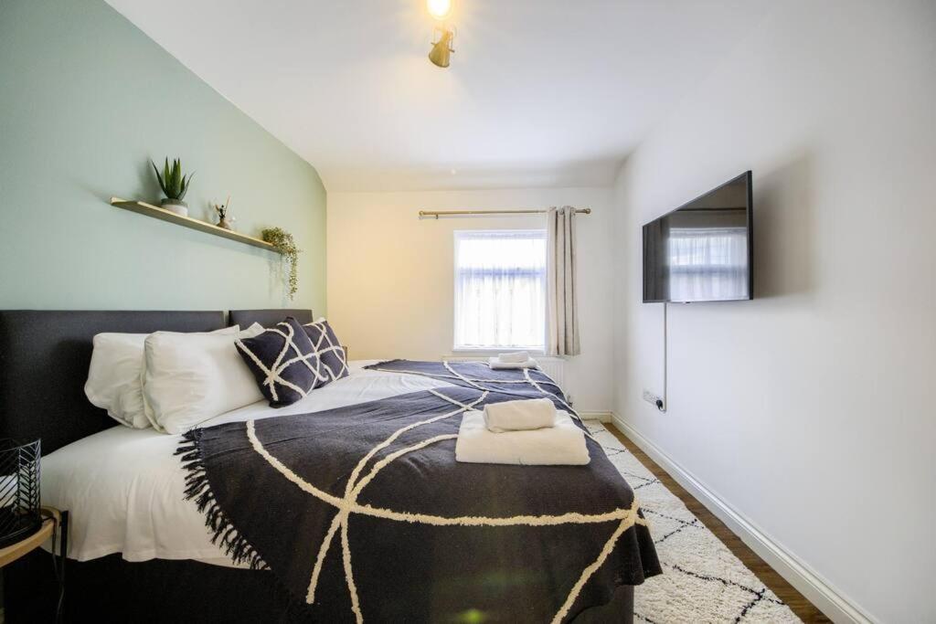 Low Rate For A 4-Bedroom House In Coventry With Free Unlimited Wi-Fi 2 Car Parking 53 Qmc Екстер'єр фото