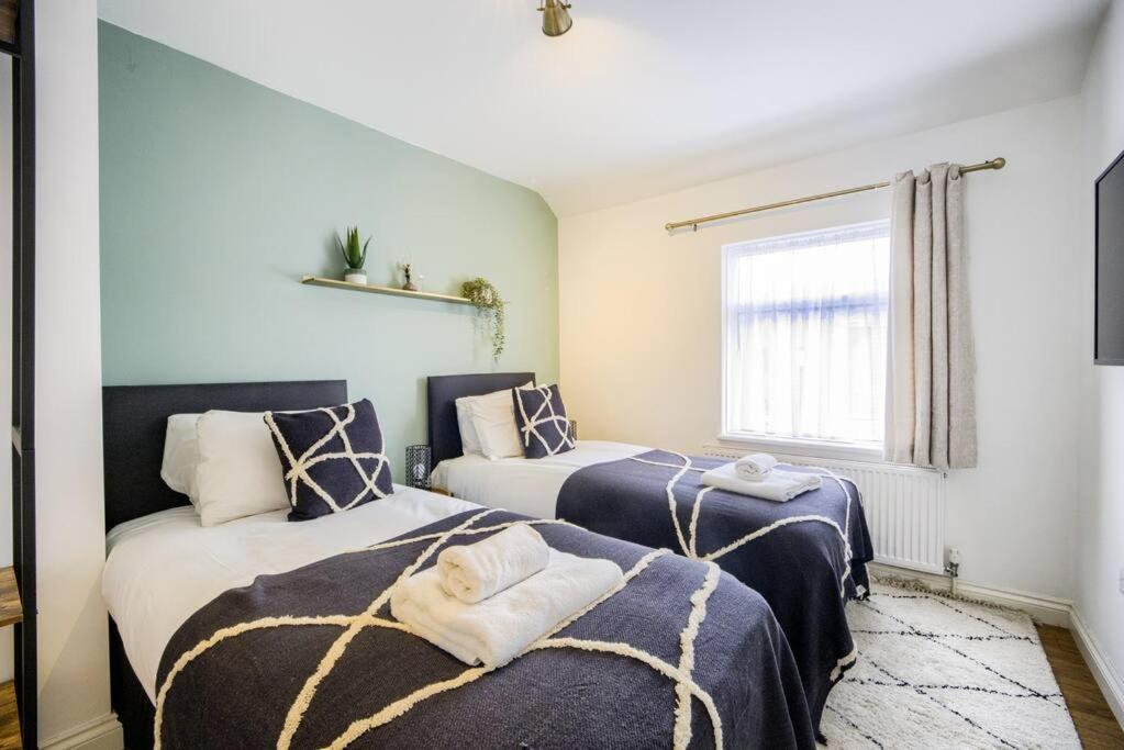 Low Rate For A 4-Bedroom House In Coventry With Free Unlimited Wi-Fi 2 Car Parking 53 Qmc Екстер'єр фото